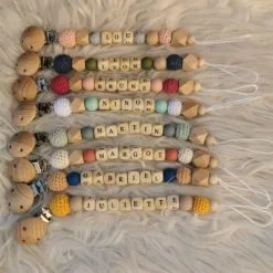 Tata Lucette Attache Sucette En Bois Camel Et Bleu Nuit (personnalisable) -Bain et soin boutique attache sucette en bois camel et bleu nuit personnalisable 3