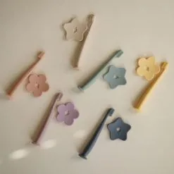 Mushie Brosse à Dent D'apprentissage Fleur Blush -Bain et soin boutique brosse a dent d apprentissage fleur blush 5