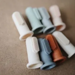 Mushie Lot De 2 Brosses à Dent à Doigt Shifting Sand/Cambridge Blue -Bain et soin boutique lot de 2 brosses a dent a doigt shifting sand cambridge blue 5