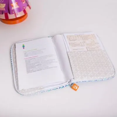 L'oiseau Bateau Protège Carnet De Santé Lapin D'Alice (personnalisable) 5 L'oiseau Bateau Protège Carnet De Santé Lapin D'Alice (personnalisable) – Image 4