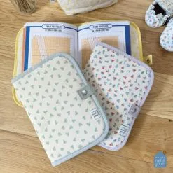 Maison Petit Jour Protège Carnet De Santé Les Bateaux 8 Maison Petit Jour Protège Carnet De Santé Les Bateaux -Bain et soin boutique protege carnet de sante les bateaux 3