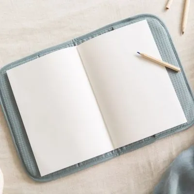 Nobodinoz Protège Carnet De Santé Nid D'abeille Poema Stone Blue 6 Nobodinoz Protège Carnet De Santé Nid D'abeille Poema Stone Blue – Image 4