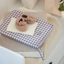 Pasito A Pasito Protège Carnet De Santé Together Vichy Rose Et Gris -Bain et soin boutique protege carnet de sante together vichy rose et gris 4